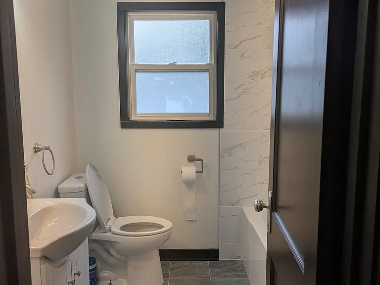 1059 Whittier Ave — Photo 11
