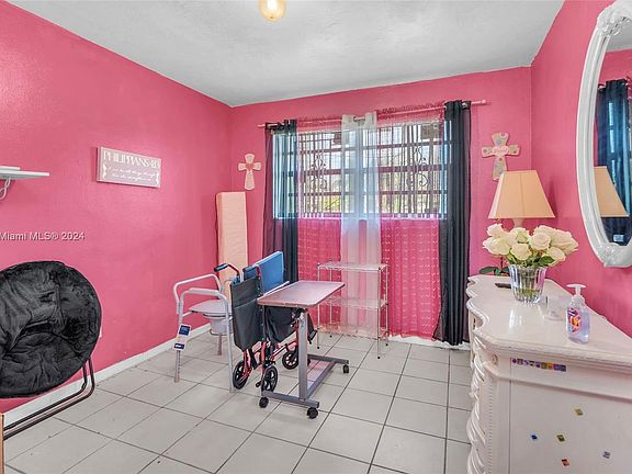 5th image of 975 NW 199th St