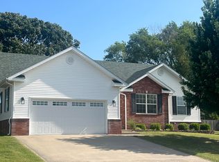 1315 E Locust St, Bolivar, MO 65613