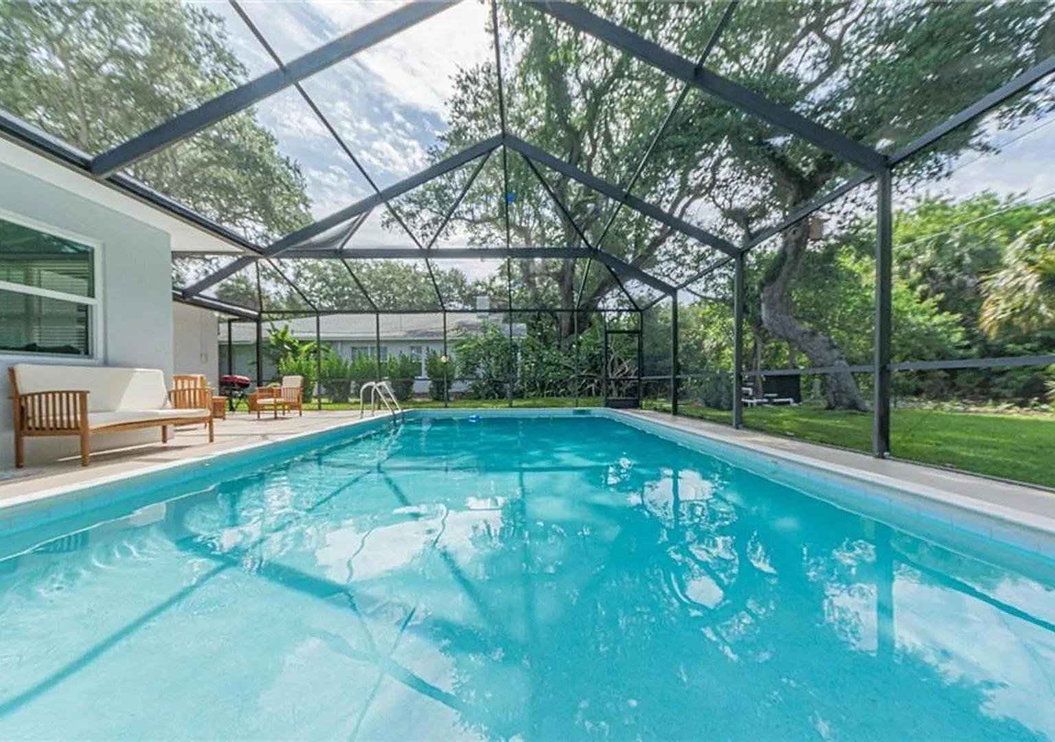 Private Heated Pool — Photo 1