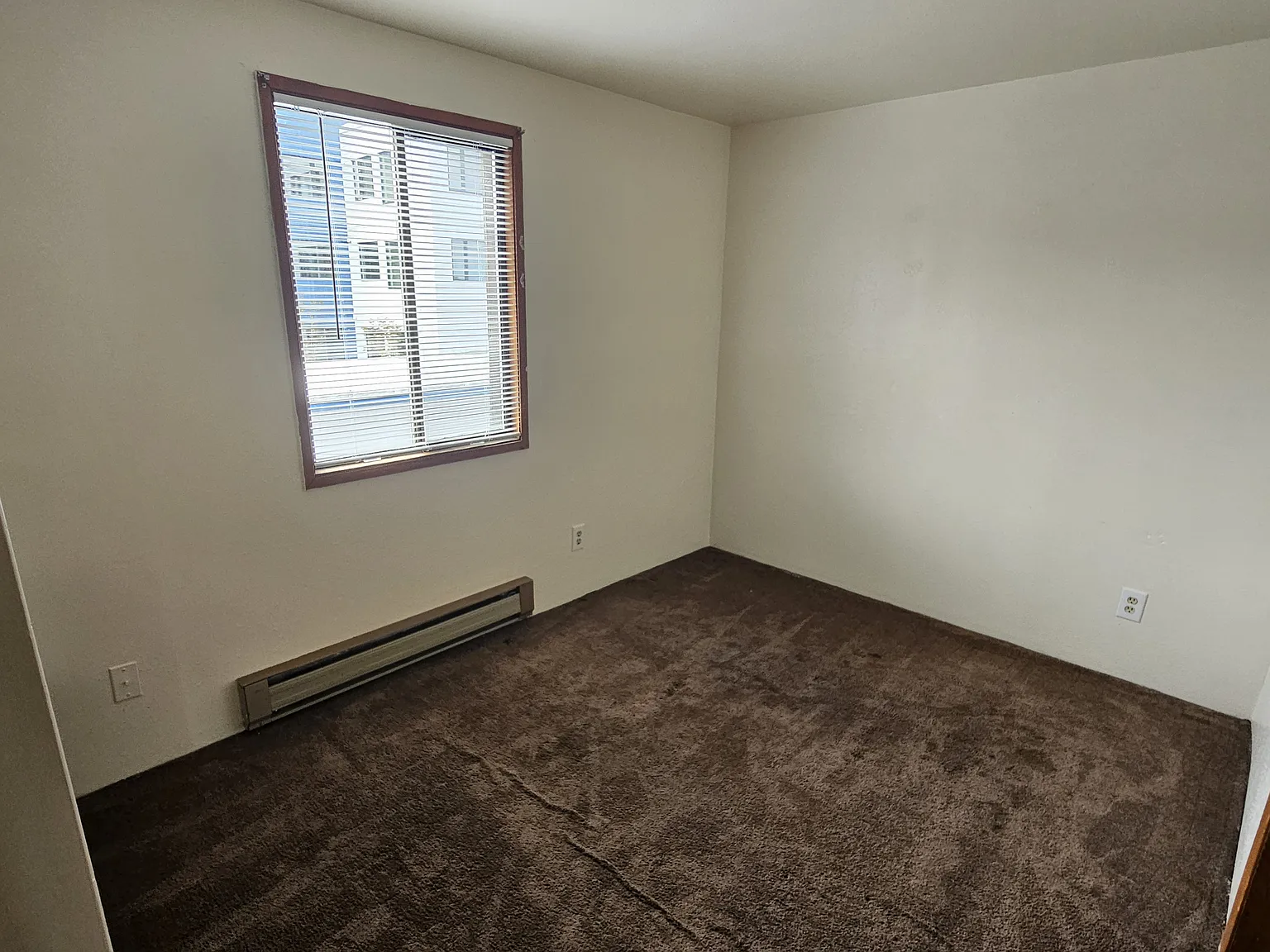 3 bed, 1150 sqft, $1,700 — Photo 2