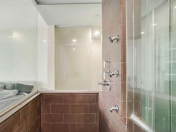 4th image of 1040 Biscayne Blvd APT 4105