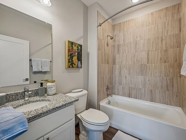 SMC_2Bed_SecondBed_Bath1