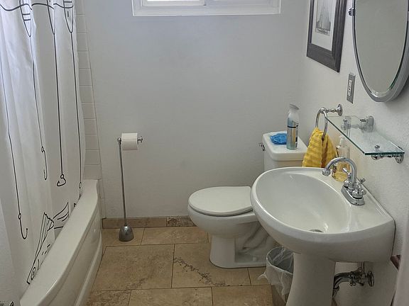 Guest bathroom 