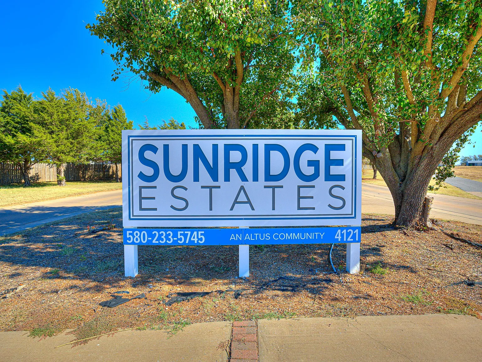3 bed, 900 sqft, $1,250 — Photo 2