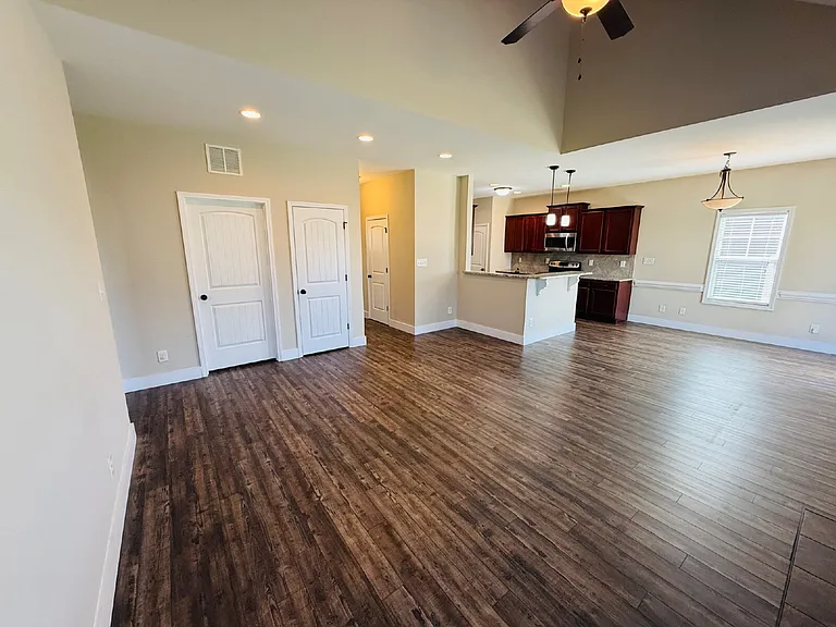 848 Bellingham Way — Photo 4