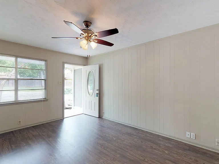 2702 Bolivar St — Photo 5
