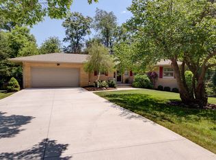 2704 32nd St, Moline, IL 61265