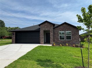 216 Collie Ave, Lowell, AR 72745