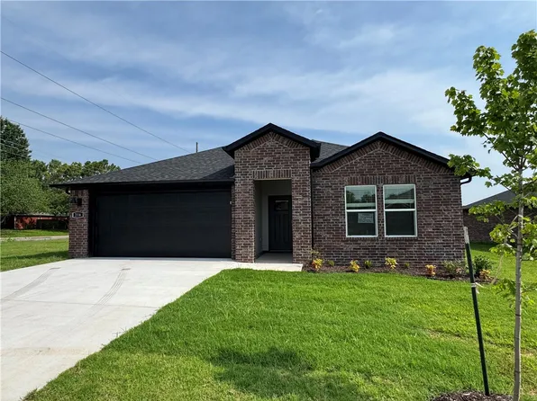 216 Collie Ave, Lowell, AR 72745