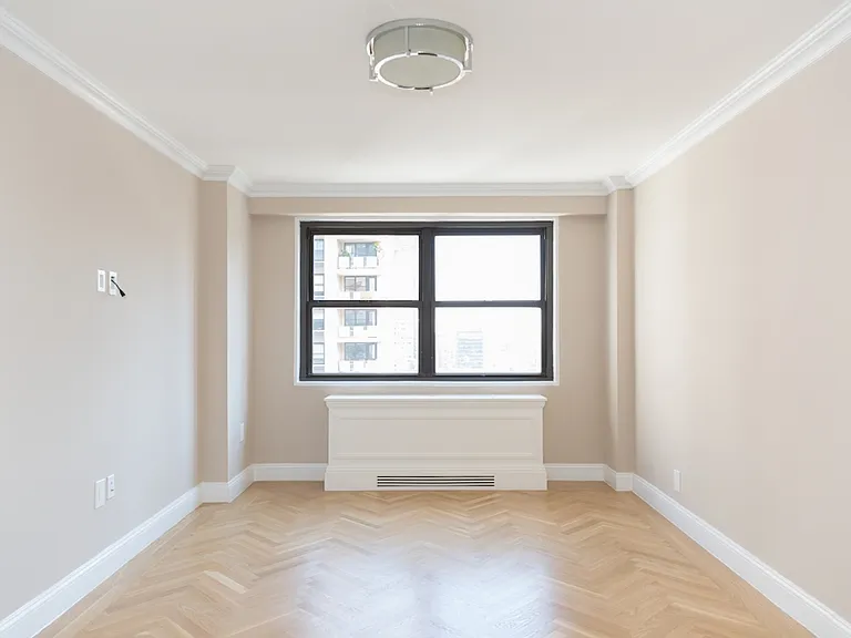 305 E 86th St #3NE — Photo 3