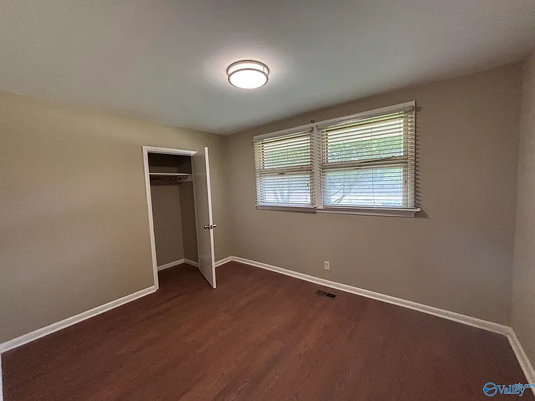 3907 Memorial Pkwy NW — Photo 10