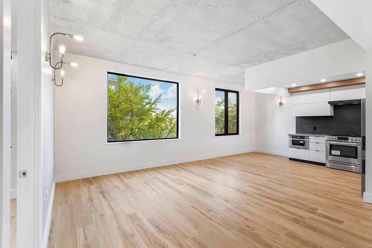 Building Photo - 3707 Blackstone Ave #404