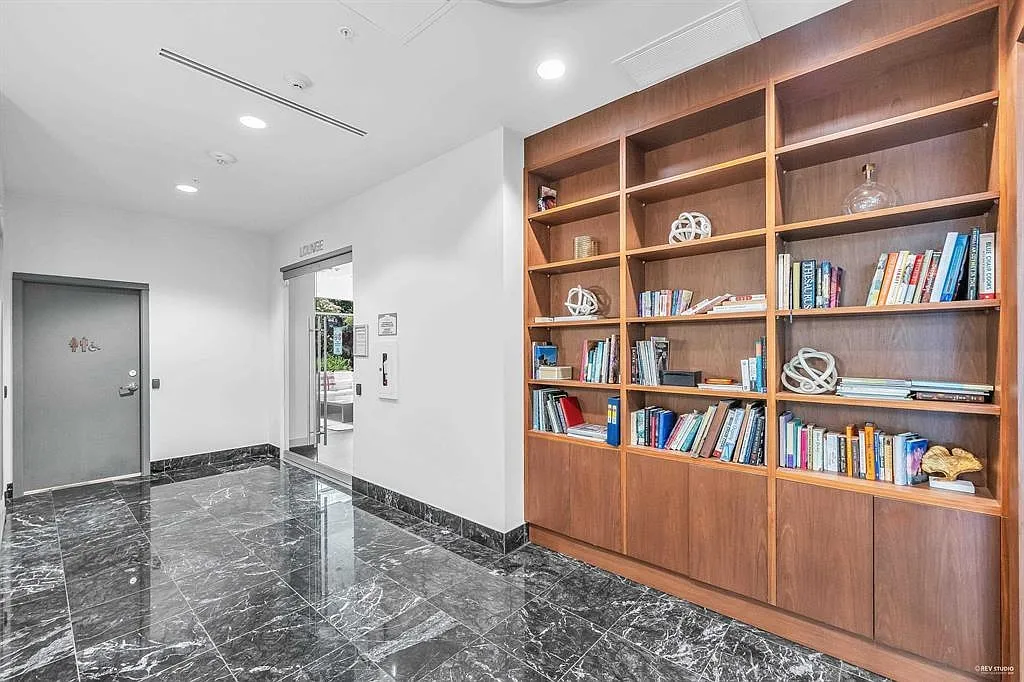 2 bed, 850 sqft, $3,600 — Photo 3
