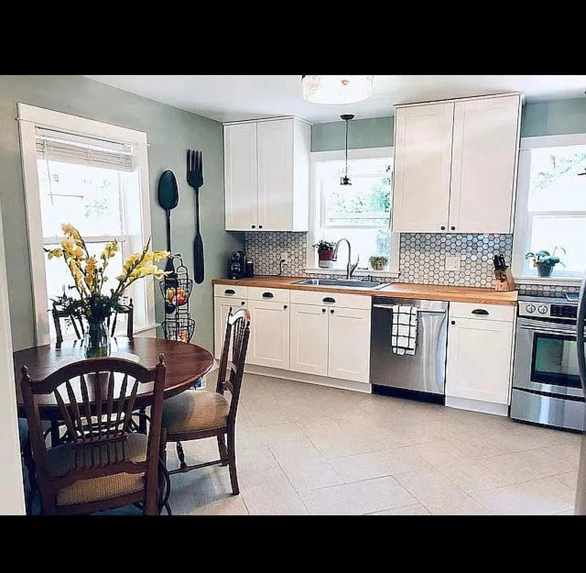 3 bed, 1.5 bath, 1150 sqft, $2,200 — Photo 3