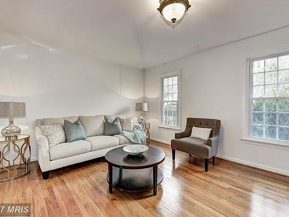3rd image of 2548 Oak Valley Dr