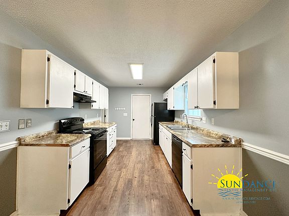 5th image of 421 Bridgewater Ct