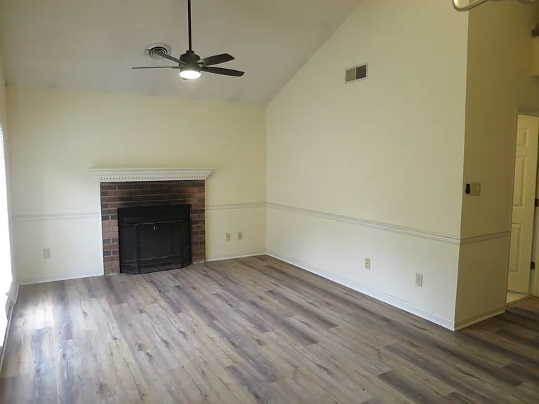 441 Eagle Brook Dr #1 — Photo 4