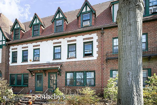 1st image of 404 Burns St #2