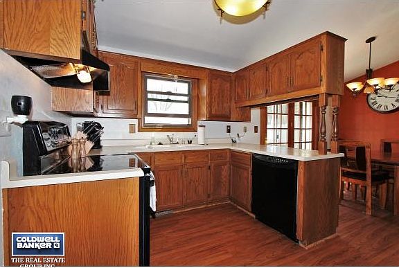 Fully applianced kitchen