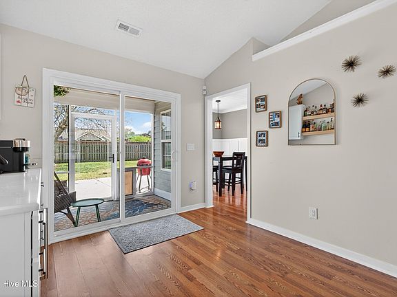 5th image of 7102 Centallion Court