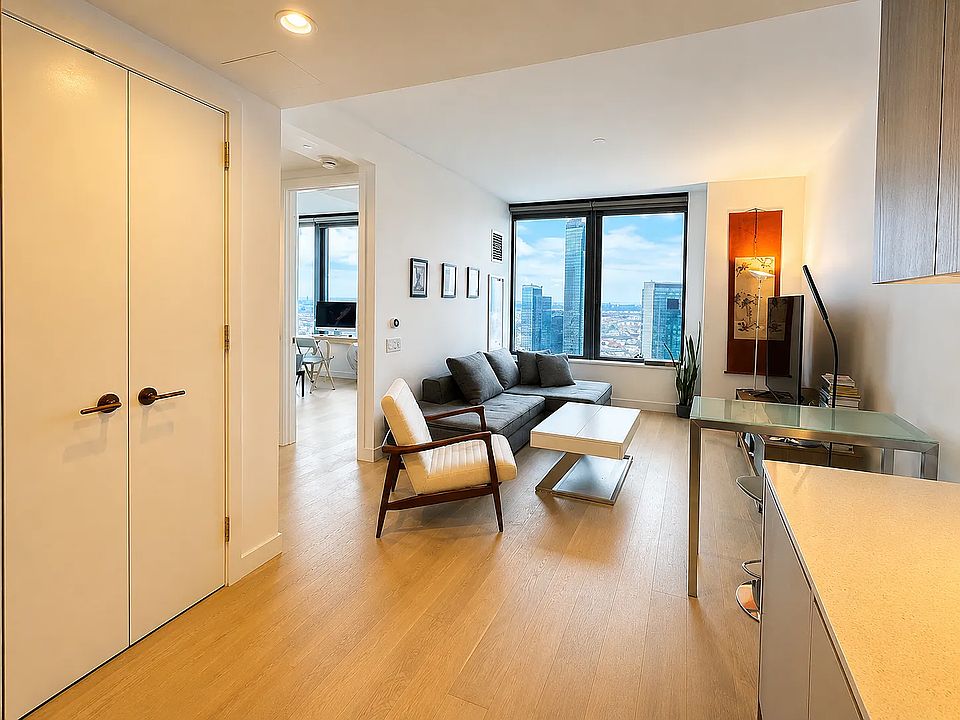 1st image of 3 Court Sq APT 5204