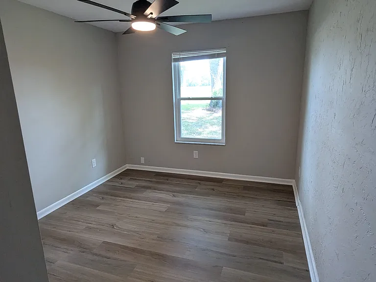 507 Governor Ave NE — Photo 4