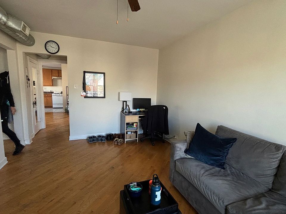 1st image of 3337 N Lakewood Ave Floor 2