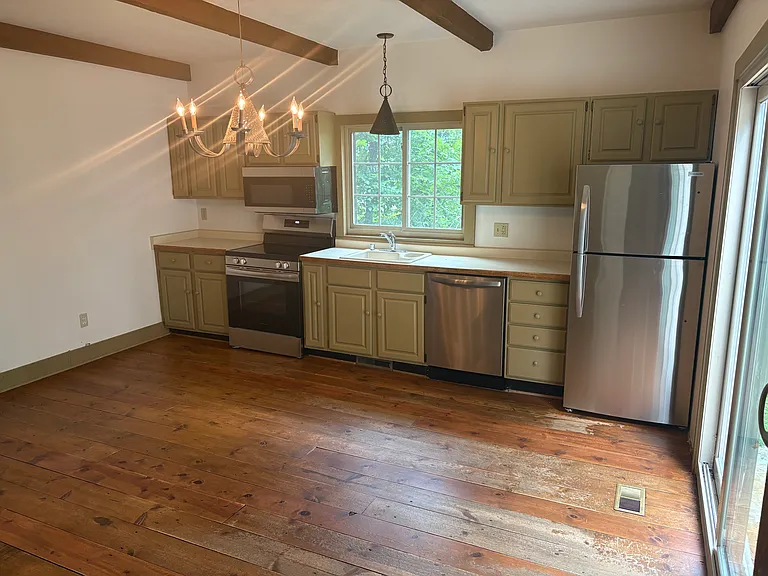 127 W River St — Photo 3