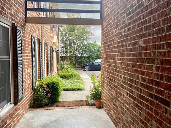 4th image of 1305-1309 Cypress Ave #106