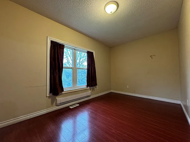 308 Hawthorn St #4 — Photo 4