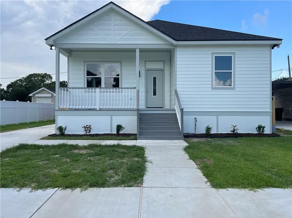22 Keane Dr, Chalmette, LA 70043