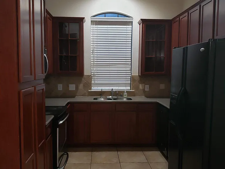 1948 Lantana Ln — Photo 5