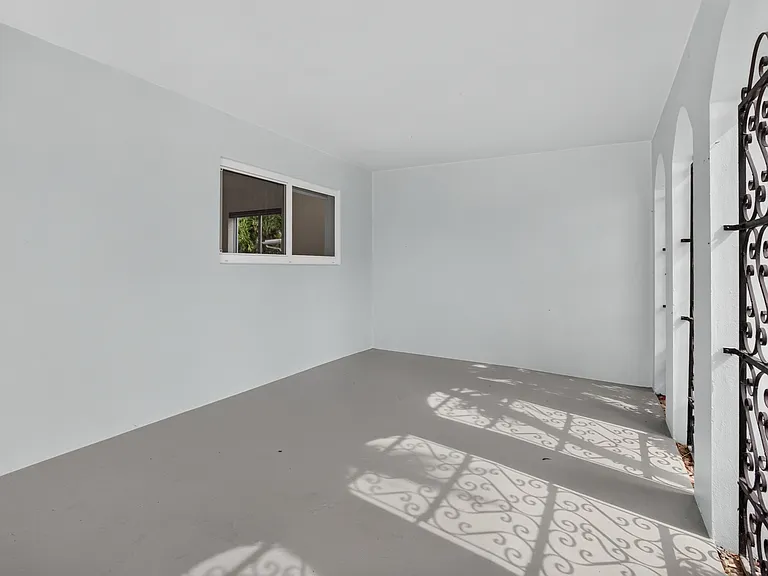 1200 SW 12th Ter — Photo 29