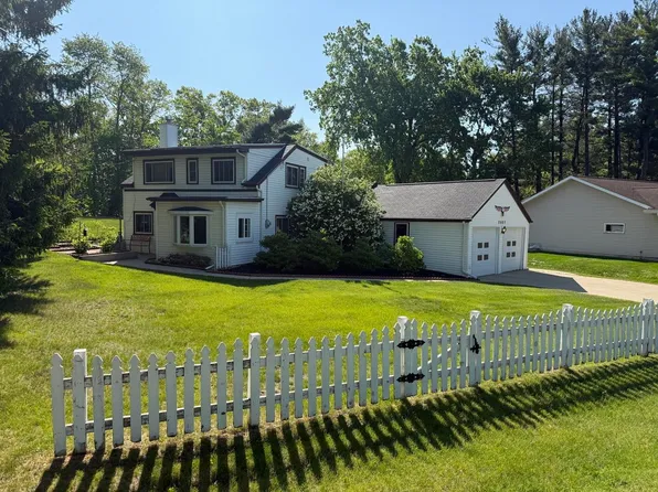 2027 S Point Rd, Green Bay, WI 54313