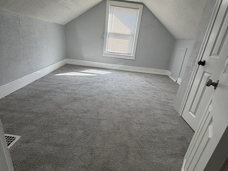 107 N Sanford St — Photo 19