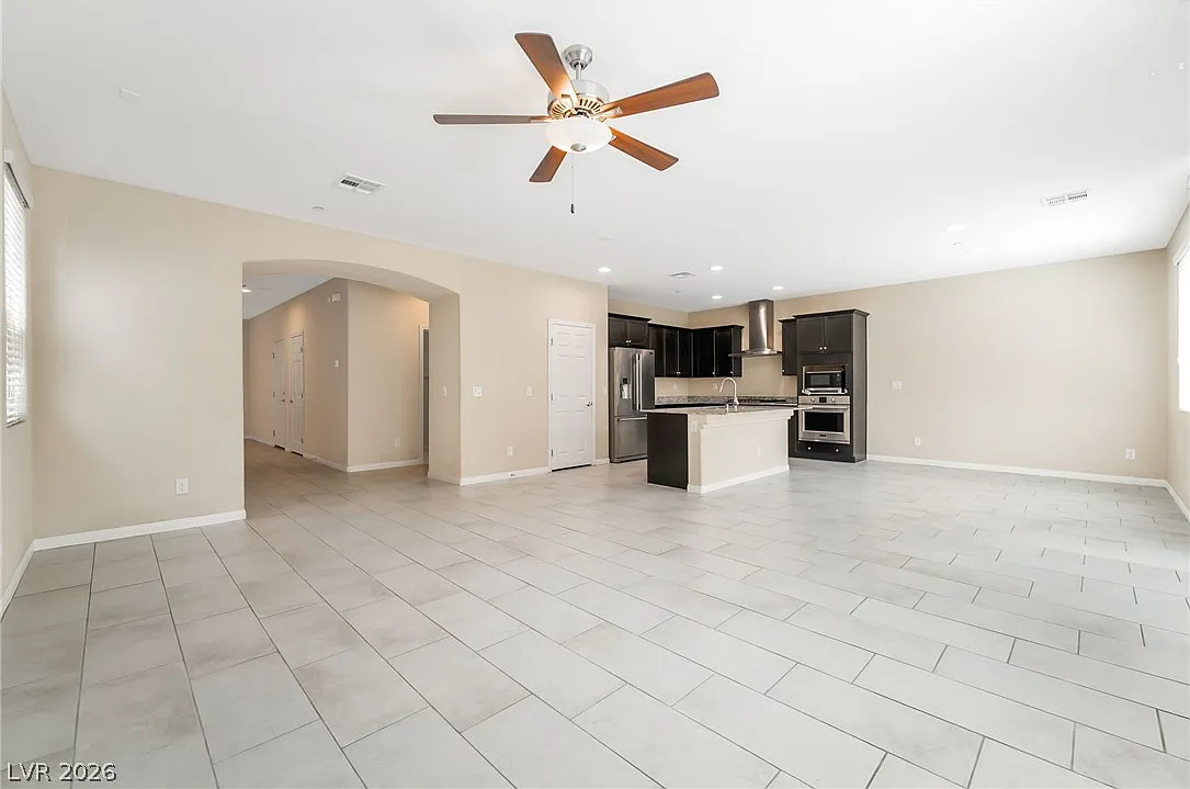 5 bed, 3.0 bath, 2779 sqft, $3,040 — Photo 4