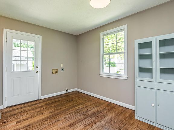 2nd image of 3957 Greenleaf Ave