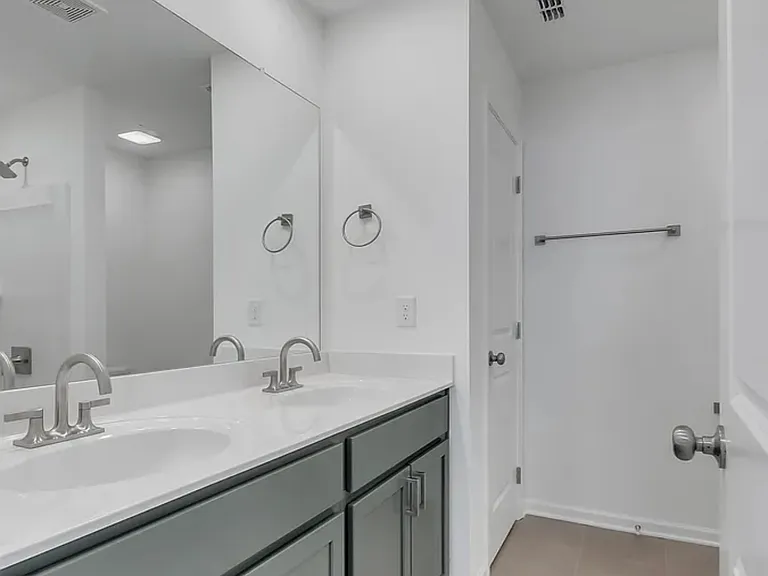 168 E Millbrook Dr — Photo 11