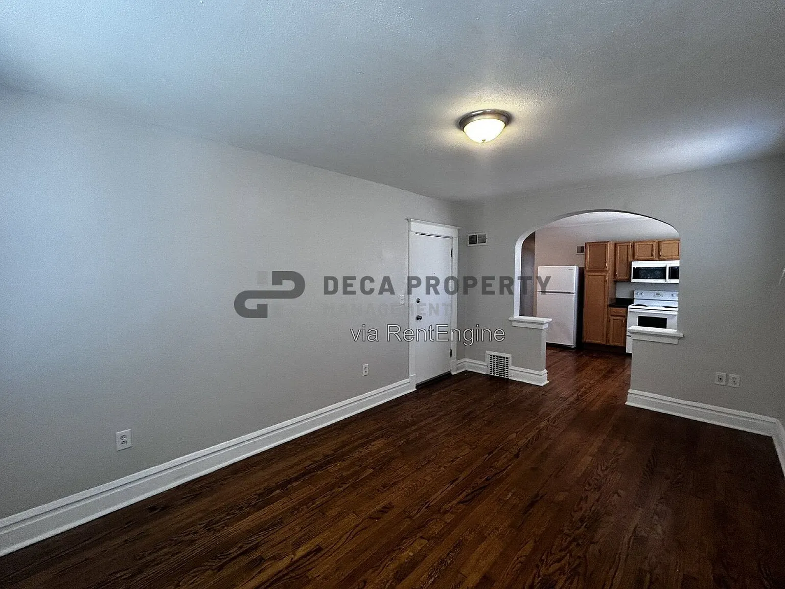 2 bed, 1.0 bath, 1082 sqft, $1,050 — Photo 3