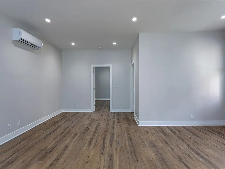 149 S Los Robles Ave — Photo 57