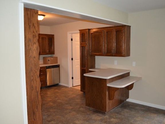 5th image of 800 Newton St