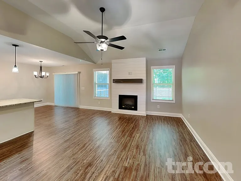 223 Fieldstone Ln — Photo 2