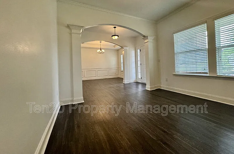 4 bed, 2.5 bath, 2695 sqft, $2,400 — Photo 4