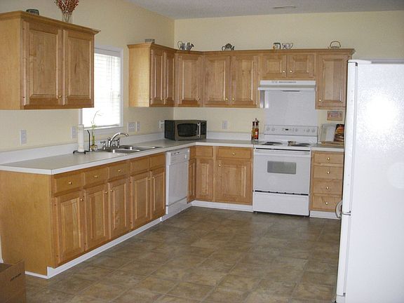 3rd image of 2302 Glen Meadow Dr