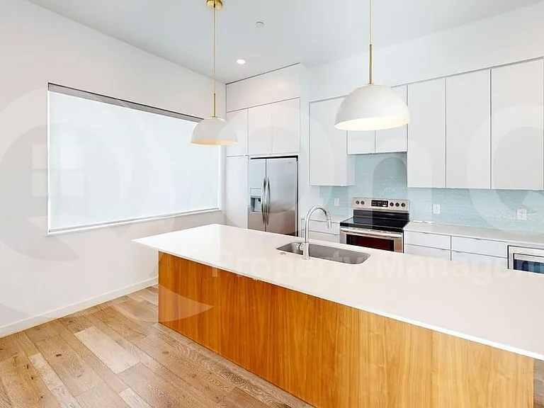 5020 Bryan St #305 — Photo 4