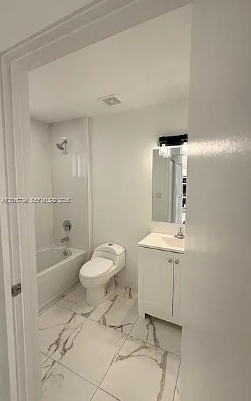 811 E 52nd St #102 — Photo 34