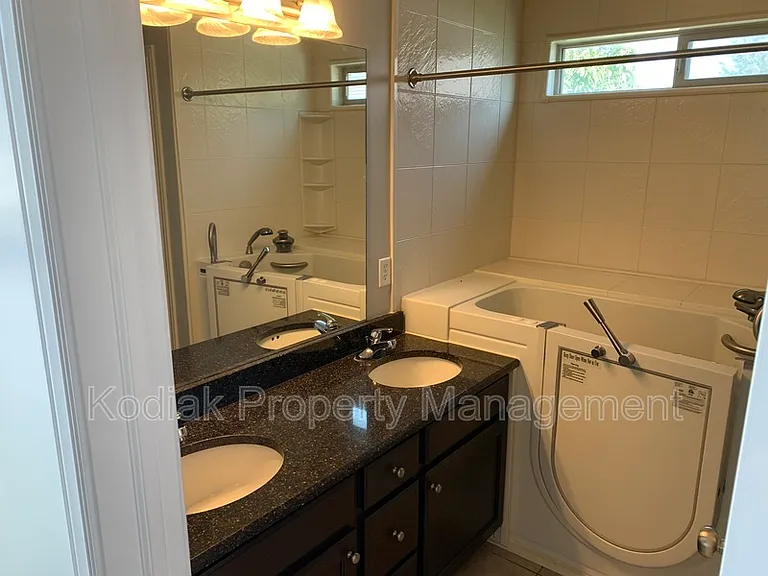 312 N Greenwich Dr — Photo 29