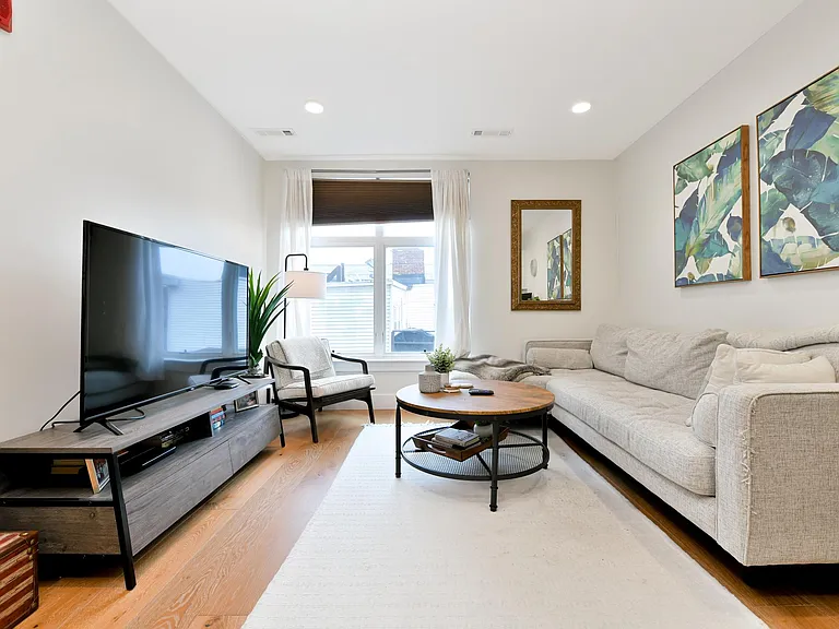 250 Meridian St #410 — Photo 3