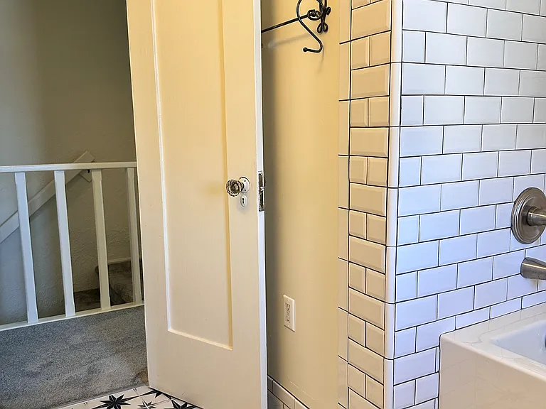 279 Bennett Ave — Photo 15